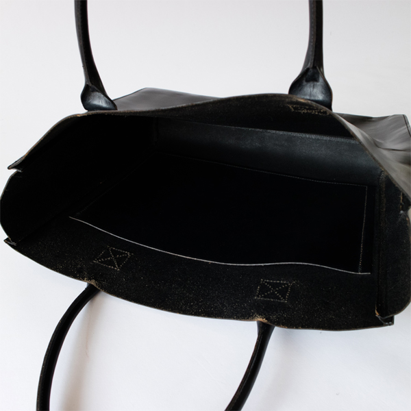 バッグを開けた様子(NEW BLACK) バッグを開けた様子(NEW BLACK)