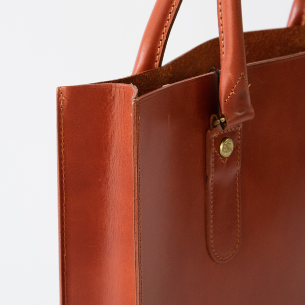 マチ付きで自立する、訪問先で足元に置いても安心な仕様(OXFORD TAN) マチ付きで自立する、訪問先で足元に置いても安心な仕様(OXFORD TAN)