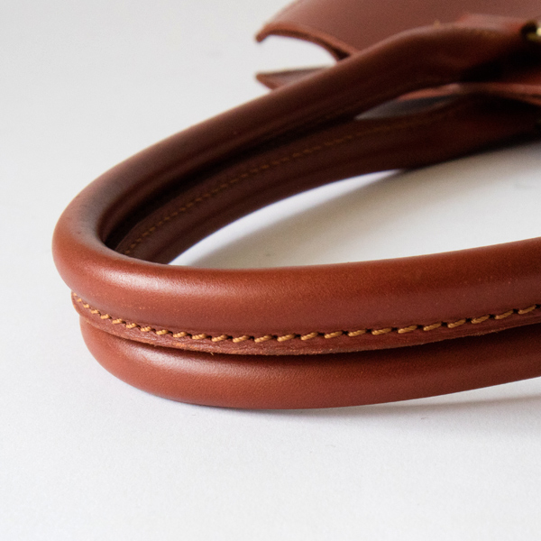 冬のコートの上からも肩掛けできる、ちょうど良い長さのハンドル(OXFORD TAN) 冬のコートの上からも肩掛けできる、ちょうど良い長さのハンドル(OXFORD TAN)