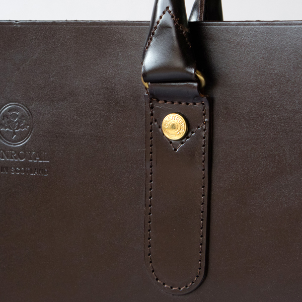 ハンドルを繋ぐのは英国製のアンティークブラスのパーツ(CIGER) ハンドルを繋ぐのは英国製のアンティークブラスのパーツ(CIGER)