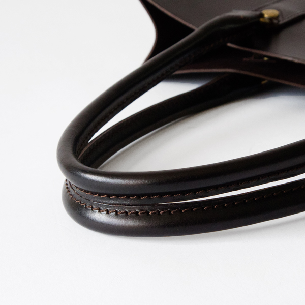 冬のコートの上からも肩掛けできる、ちょうど良い長さのハンドル(CIGER) 冬のコートの上からも肩掛けできる、ちょうど良い長さのハンドル(CIGER)