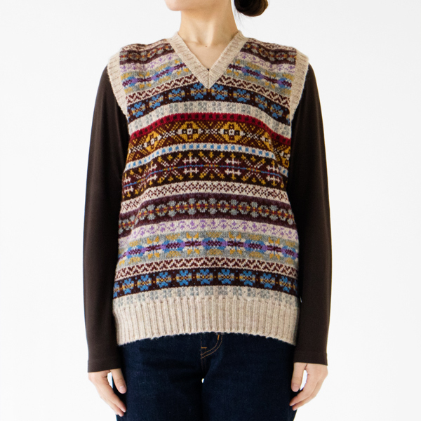 Vネックフェアアイルベスト Beige／Jamiesons of Shetland