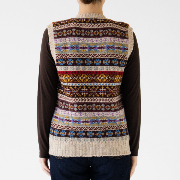 Vネックフェアアイルベスト Beige／Jamiesons of Shetland