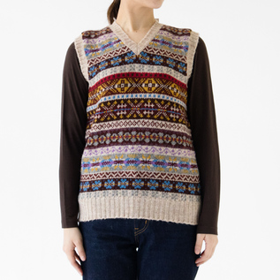 Vネックフェアアイルベスト Beige／Jamiesons of Shetland