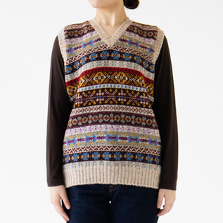 Vネックフェアアイルベスト Beige／Jamiesons of Shetland