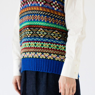Vネックフェアアイルベスト Royal／Jamiesons of Shetland