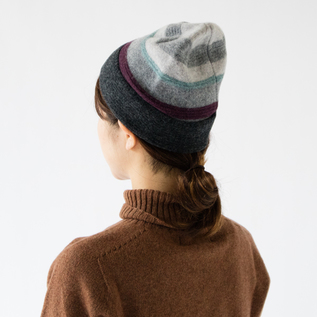 いつもの装いに遊びが欲しいときに(2101 GREY) いつもの装いに遊びが欲しいときに(2101 GREY)