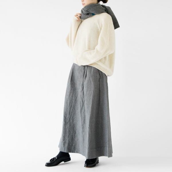 自然を思わせる落ち着いた色合い(2102 GREY、モデル身長:162cm) 自然を思わせる落ち着いた色合い(2102 GREY、モデル身長:162cm)