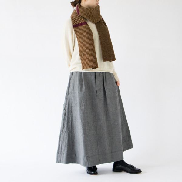 自然を思わせる落ち着いた色合い(2103 ORANGE、モデル身長:162cm) 自然を思わせる落ち着いた色合い(2103 ORANGE、モデル身長:162cm)