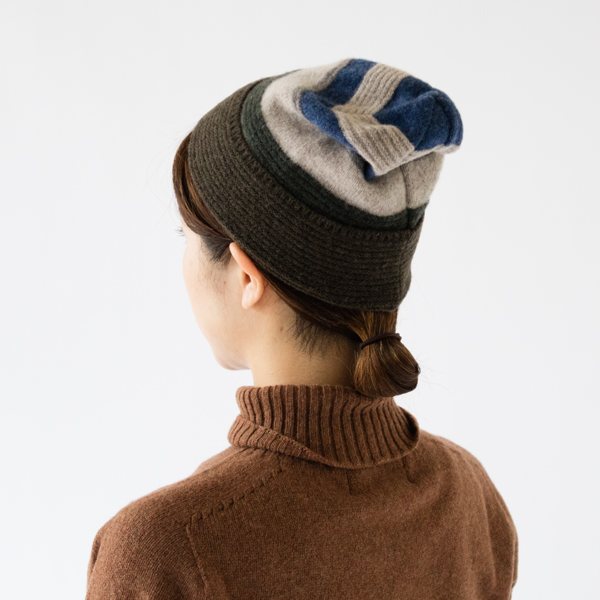 いつもの装いに遊びが欲しいときに(2102 MOSS GREEN) いつもの装いに遊びが欲しいときに(2102 MOSS GREEN)