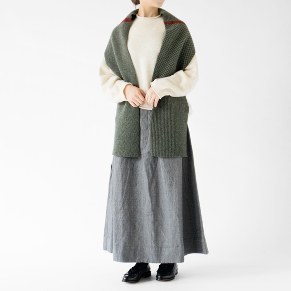 自然を思わせる落ち着いた色合い(2104 GREEN、モデル身長:162cm) 自然を思わせる落ち着いた色合い(2104 GREEN、モデル身長:162cm)