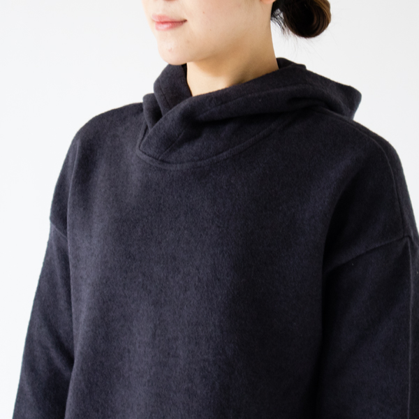 フードの付け根が重なるデザイン(NAVY)