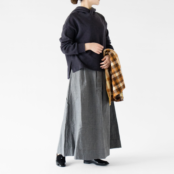 フレアスカートと合わせて可愛らしく(NAVY・モデル身長162cm)