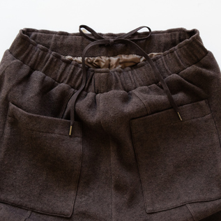ウエストは総ゴム+紐入りで楽ちん(BROWN) ウエストは総ゴム+紐入りで楽ちん(BROWN)
