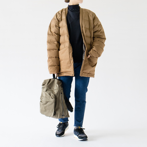 上からダウンを着てもごわつきません(モデル身長162cm・NAVY)