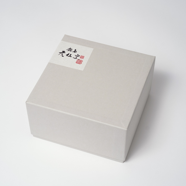 化粧箱入りで贈り物にもおすすめ