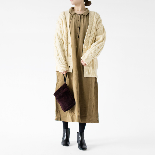カーディガンやアウターと合わせて(BEIGE・モデル身長162cm)