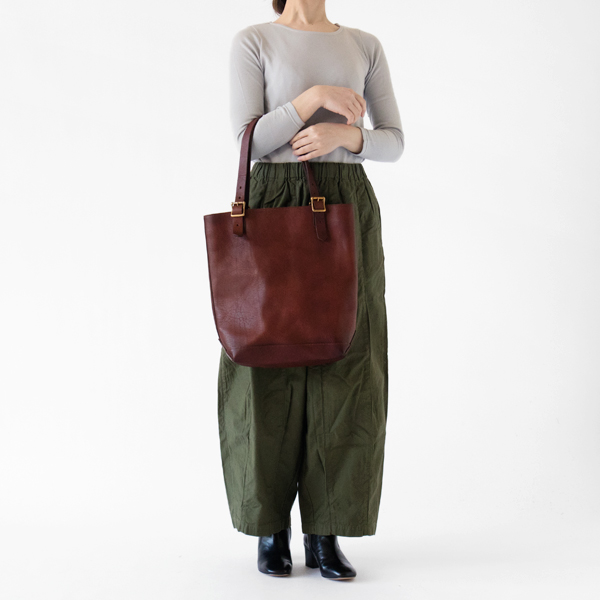 モデル身長162cm、CAMEL