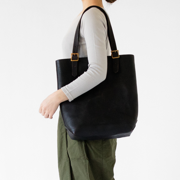 モデル身長162cm、BLACK