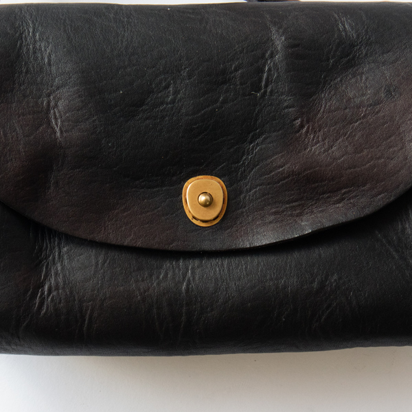 施錠金具は真鍮(BLACK)