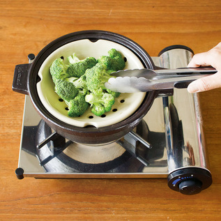 長谷園　IHビストロ蒸し鍋　小 長谷園 ビストロ蒸し鍋 IH対応 小 AIC-31 [シロ] (鍋) 価格比較 - 価格.com