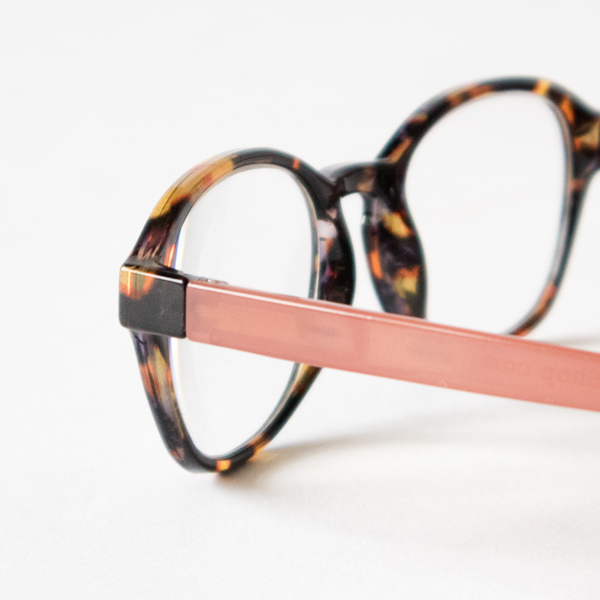 つるの色が異なるのもさりげなくおしゃれ つるの色が異なるのもさりげなくおしゃれ