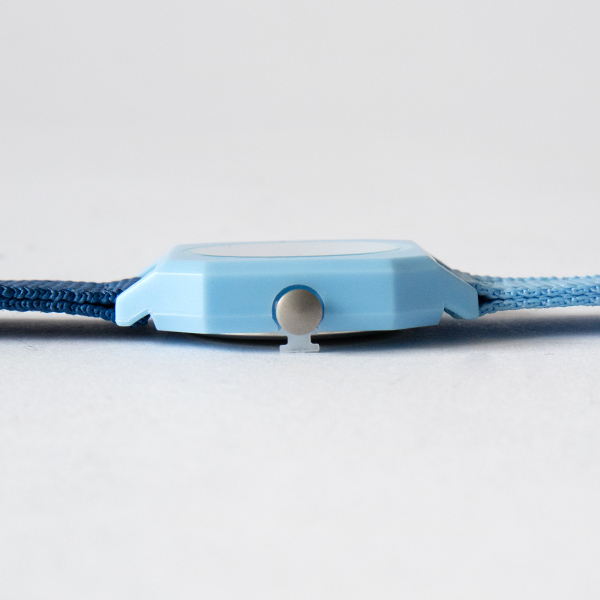 角を落としたスマートなケース(BLUE COTTON CANDY)