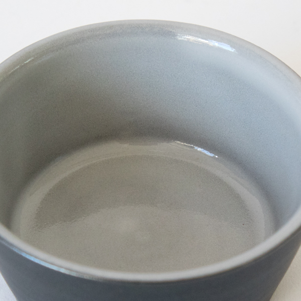 入子碗は内側に乳白の釉薬がかかっています