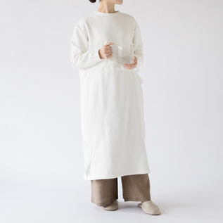 おしゃれな部屋着として(OFF WHITE・モデル身長162cm) おしゃれな部屋着として(OFF WHITE・モデル身長162cm)
