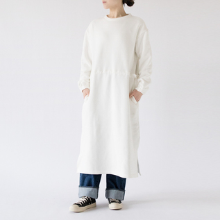 デニムとあわせてカジュアルなスタイルにも(OFF WHITE・モデル身長162cm) デニムとあわせてカジュアルなスタイルにも(OFF WHITE・モデル身長162cm)