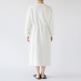 OFF WHITE・モデル身長162cm OFF WHITE・モデル身長162cm