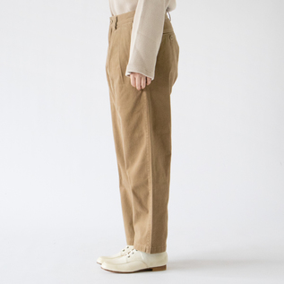 KHAKI：モデル身長162cm