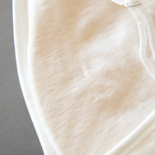 ふんわりとしたオーガニックコットンの肌触り(OFF WHITE)