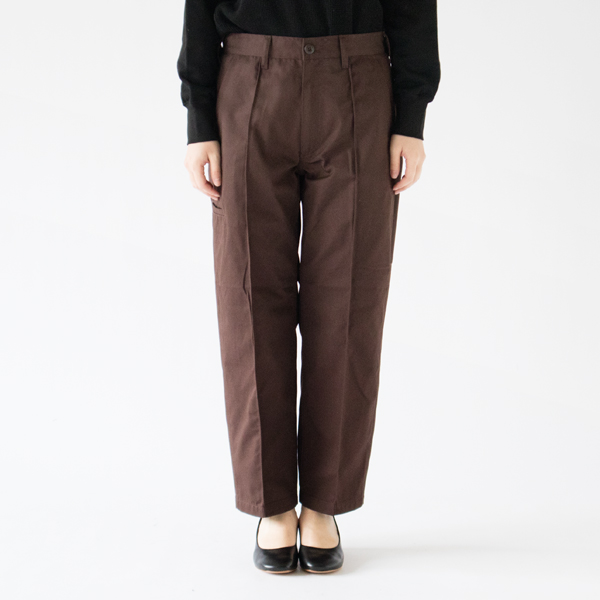 センタープリーツできちんと感(モデル身長162cm) センタープリーツできちんと感(モデル身長162cm)