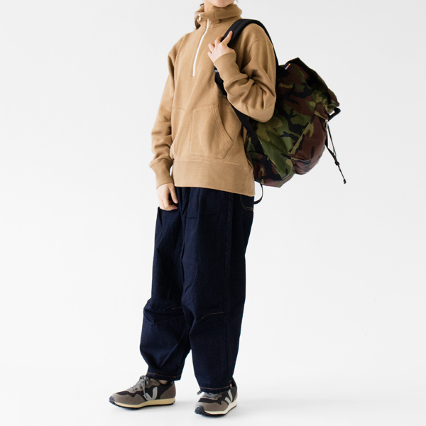 CAMEL 3着用、モデル身長：162cm