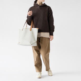 長袖インナーと重ね着(BROWN・モデル身長162cm)