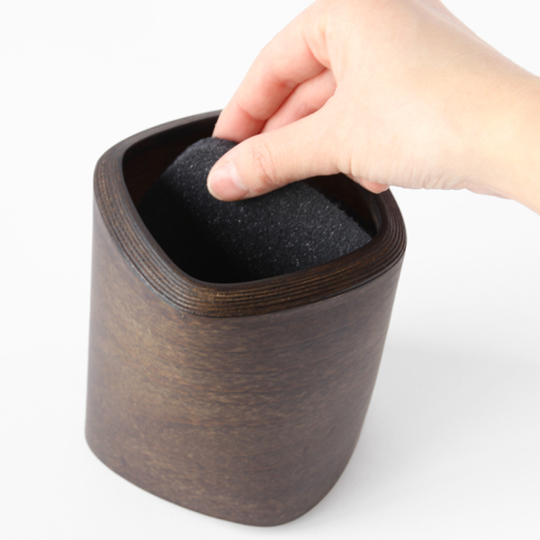 底にはクッション材が敷かれています