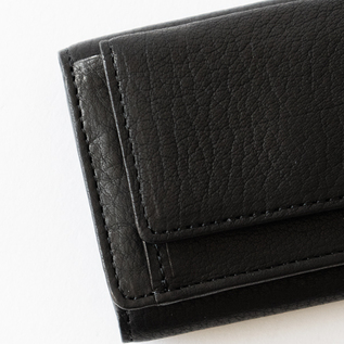 触り心地の良いレザー(baby Buffalo ミニウォレット Black) 触り心地の良いレザー(baby Buffalo ミニウォレット Black)