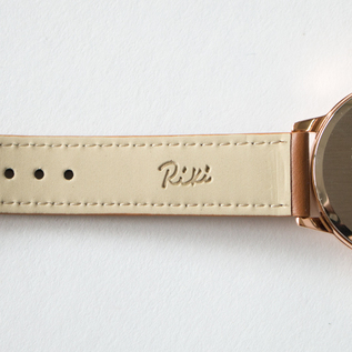 ベルト裏には「Riki」の刻印があります(BROWN(AKPD026)) ベルト裏には「Riki」の刻印があります(BROWN(AKPD026))