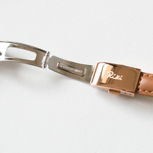 プッシュ式バックル/両サイドのボタンを押すと簡単に外せます(BROWN(AKQD035)) プッシュ式バックル/両サイドのボタンを押すと簡単に外せます(BROWN(AKQD035))