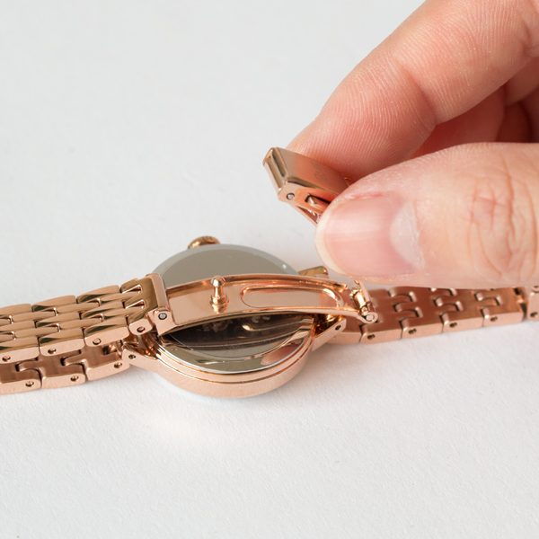 取り外しも片手で簡単(GOLD(AKQK032)) 取り外しも片手で簡単(GOLD(AKQK032))