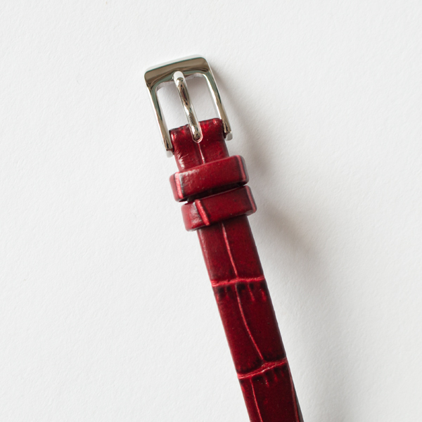 繊細な印象の留め具(RED（AKQK035）)