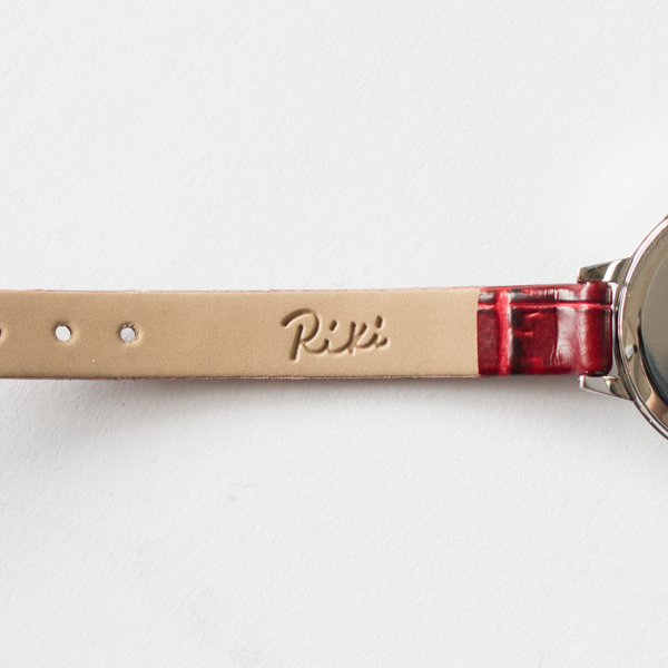 ベルト裏には「Riki」の刻印があります(RED（AKQK035）)