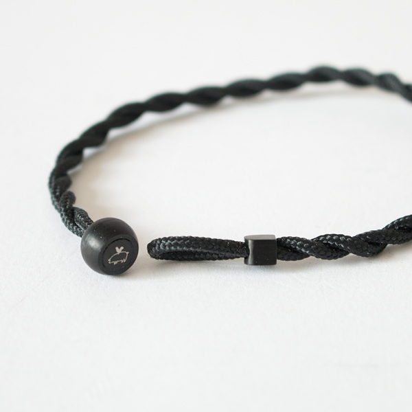 さりげなくモチーフが描かれています(BLACK)