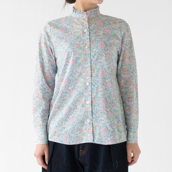 リバティスタンドフリルカラーブラウス(モデル身長162cm) リバティスタンドフリルカラーブラウス(モデル身長162cm)