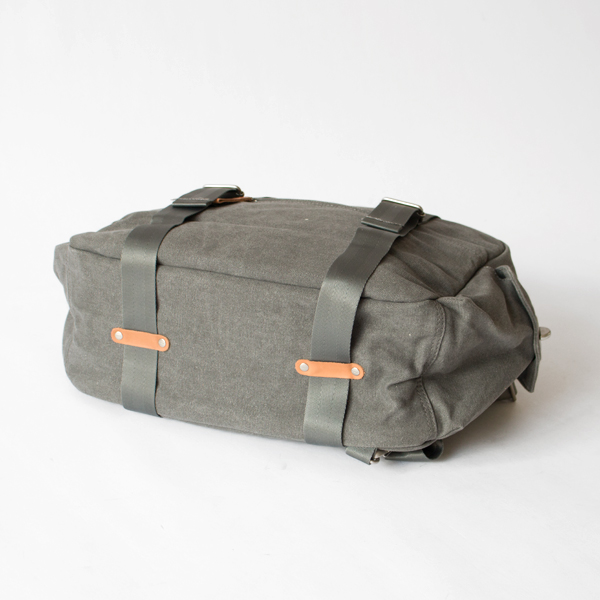 マチがあり大きい荷物も入れやすい マチがあり大きい荷物も入れやすい