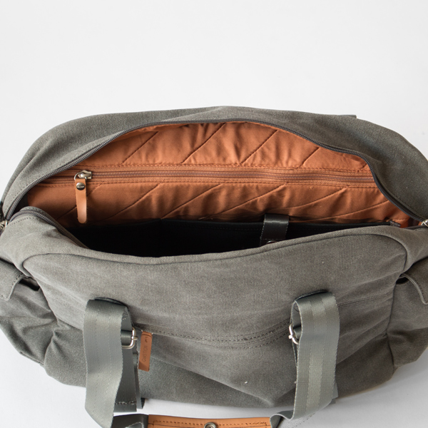 ファスナー付きの内ポケット ファスナー付きの内ポケット