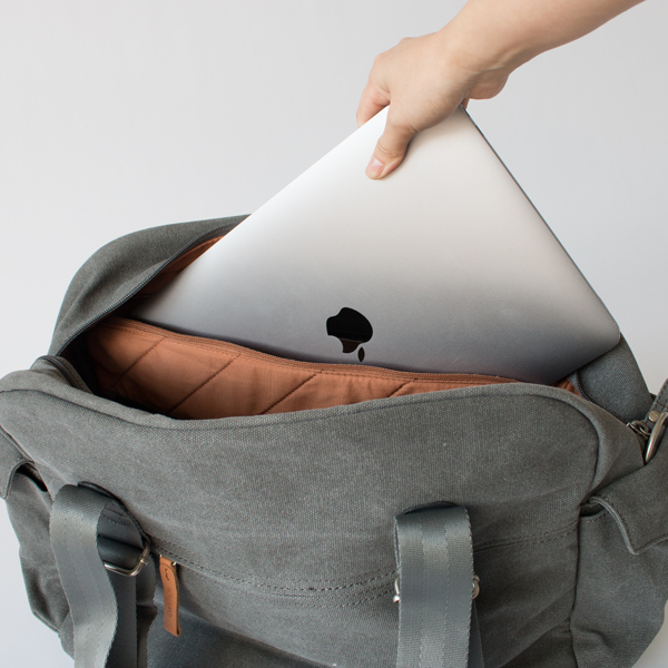 パソコンや電子機器などの収納も安心 パソコンや電子機器などの収納も安心