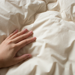 滑らかな肌触りでありながら、防ダニ仕様でホコリが出にくいという特徴も