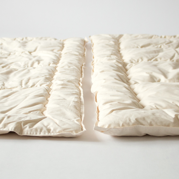 左：薄掛ふとん、右：掛ふとん